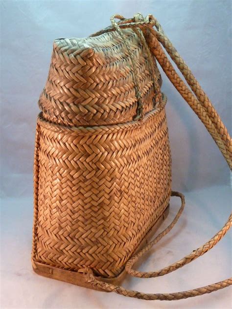 knapsack in Tagalog .